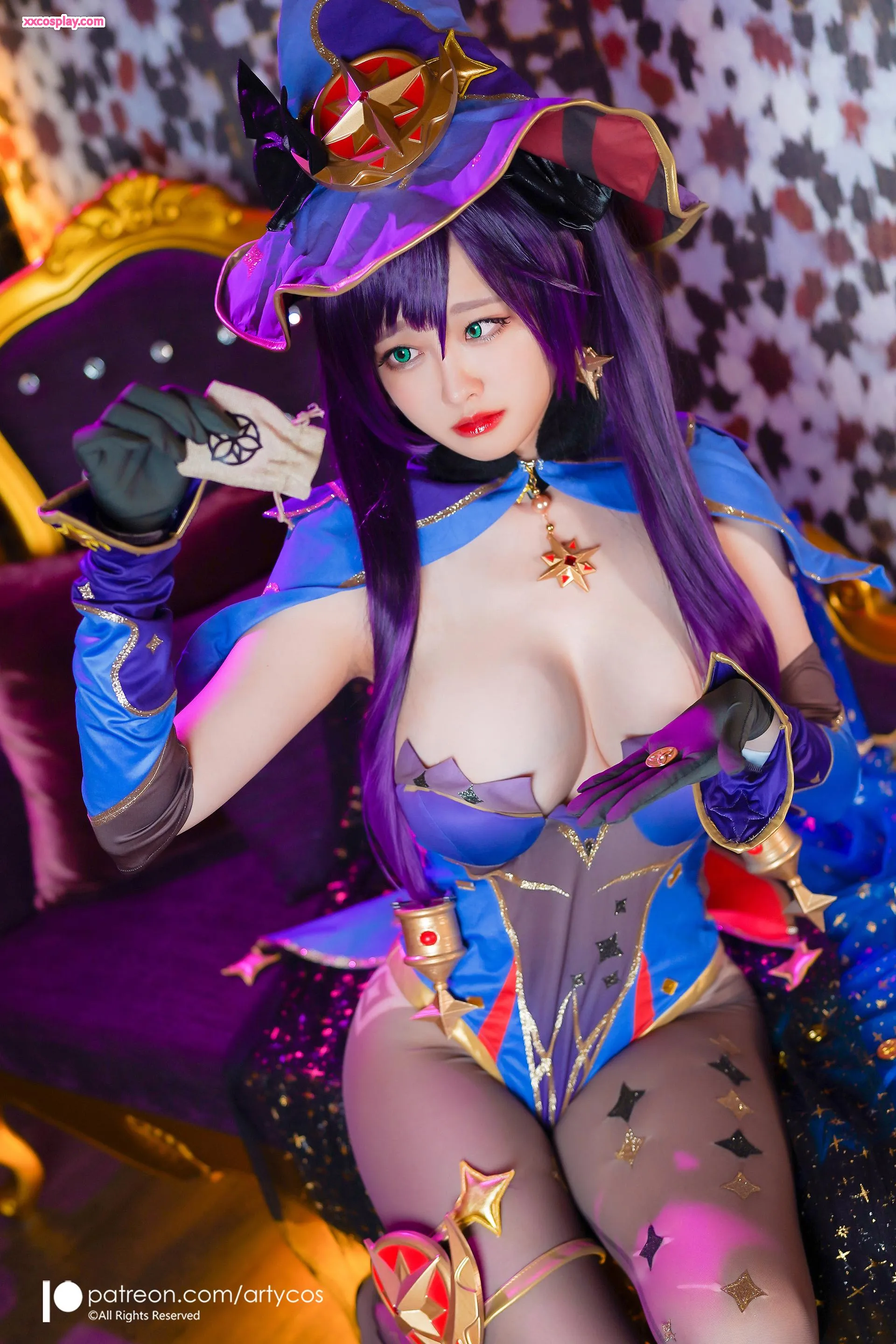 Arty亚缇: Cosplay Sedutor de Mona de Genshin Impact